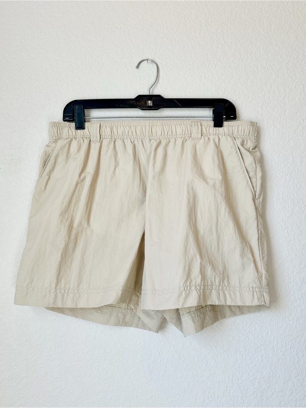 Columbia Men's Cream Elastic-Waist Casual Shorts 5” Length